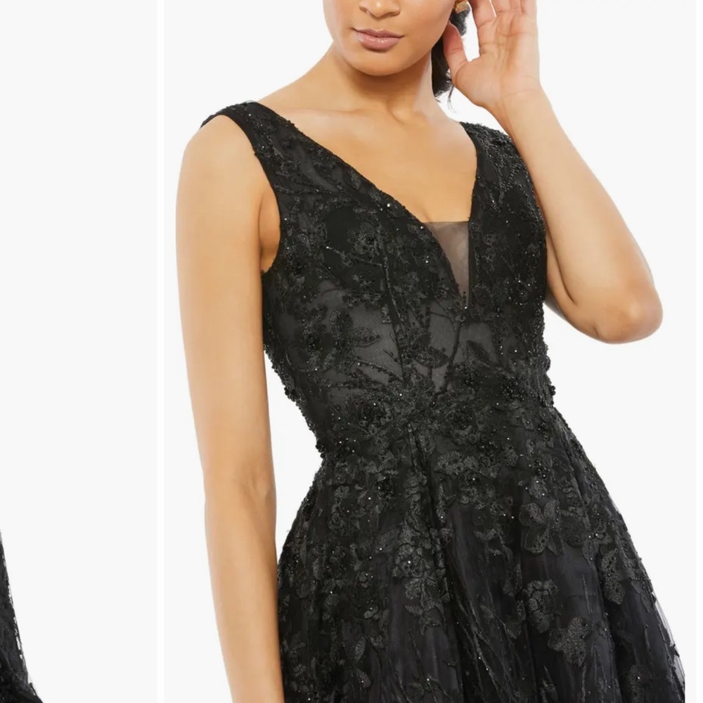 Mac Duggal Black Embroidered V-Neck Sequin Dress Gown Size 6 NWT - Picture 2 of 12
